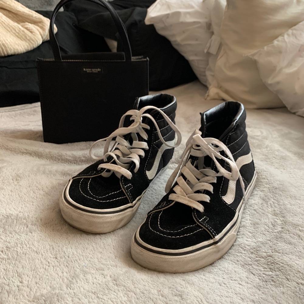 Vans Canvas Black and White Shoes 🖤🤍